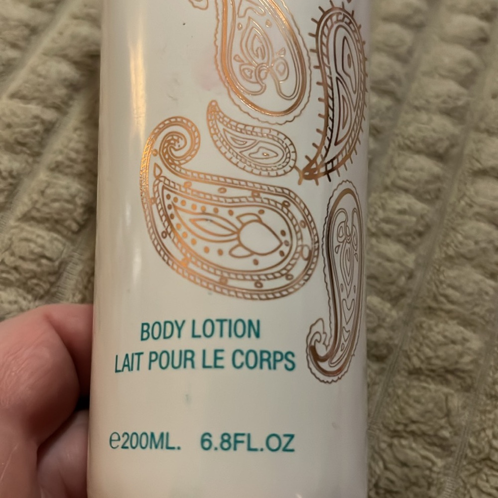 ⚠️ 5/25$ Nanette Lepore perfumed body lotion 6.8 fl oz - Picture 3 of 6
